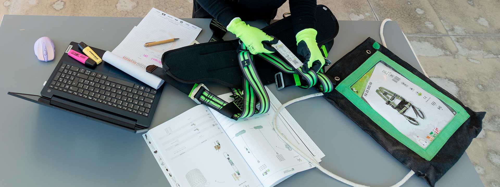Il team di Obiettivo Sicurezza che esegue una corretta manutenzione dell’attrezzatura