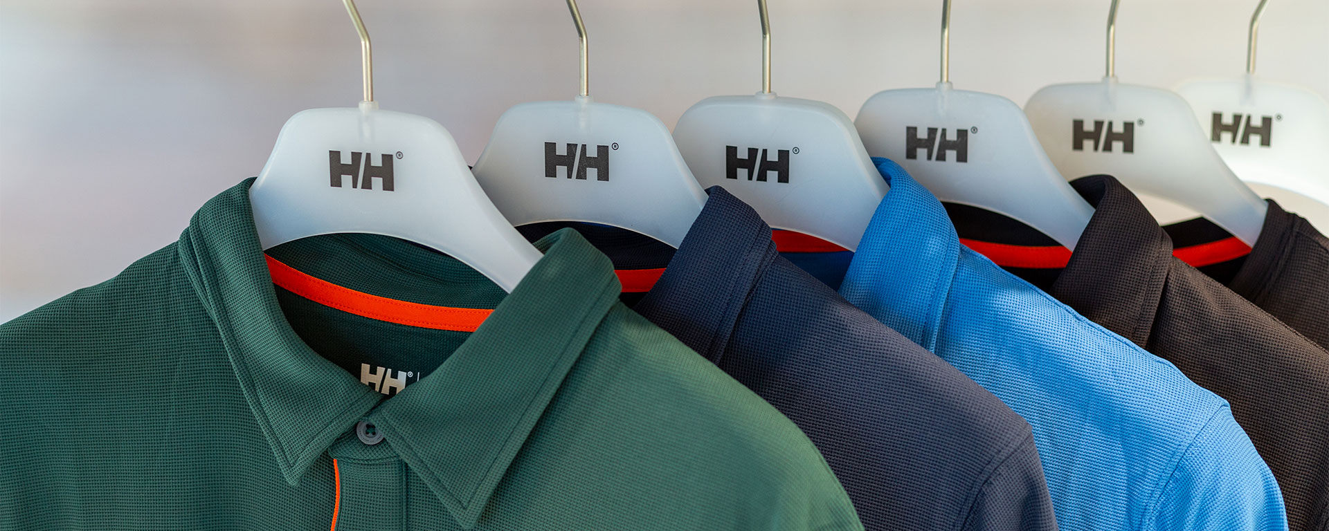 Abbigliamento da lavoro estivo: come restare protetti senza soffrire il caldo